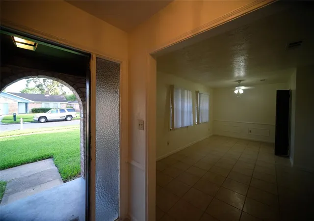 Photo 4 of Single family home for sale at 12326 Bexley Dr, Houston, TX 77099 | MLS# 59304850 | Listing updated on 2026-03-20