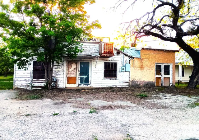 Homes for sale in Coleman, TX | 1400 S Concho St, Coleman, TX 76834 | MLS# 97319540