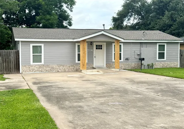 Homes for sale in Clute, TX | 514 Mckee St, Clute, TX 77531 | MLS# 55032467