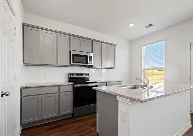 2nd image of 814 Stoney Point Ln, Dayton, TX 77535 | MLS# 29932995