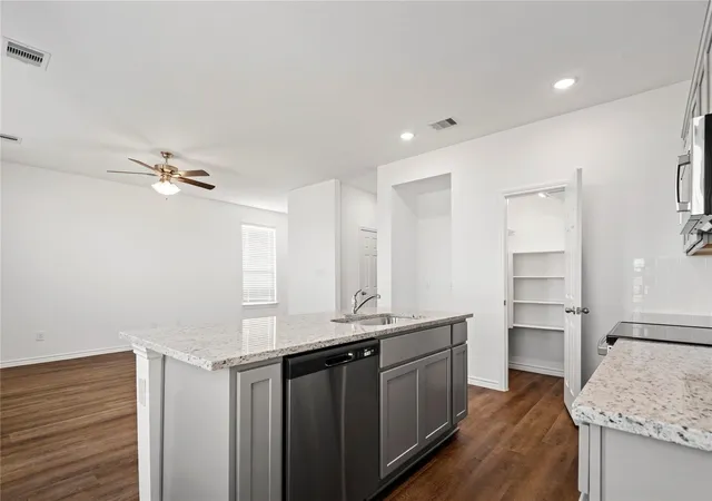 4th image of 814 Stoney Point Ln, Dayton, TX 77535 | MLS# 29932995