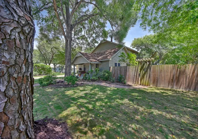 Photo 3 of Single family home for sale at 1026 Atchison St, Sealy, TX 77474 | MLS# 71275954 | Listing updated on 2026-06-20