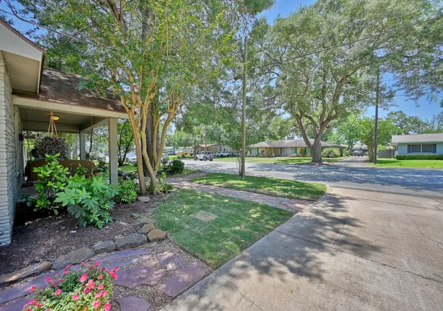 Photo 4 of Single family home for sale at 1026 Atchison St, Sealy, TX 77474 | MLS# 71275954 | Listing updated on 2026-06-20