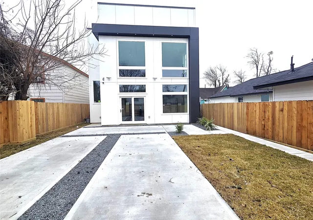 Photo 2 of Single family home for sale at 1207 Collier St, Houston, TX 77023 | MLS# 57360208 | Listing updated on 2026-08-19
