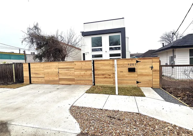 Photo 3 of Single family home for sale at 1207 Collier St, Houston, TX 77023 | MLS# 57360208 | Listing updated on 2026-08-19
