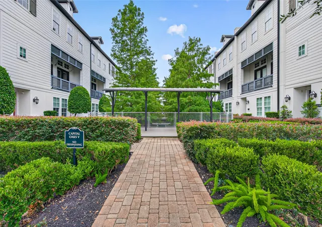 Photo 3 of Townhouse for sale at 2964 Rusk St, Houston, TX 77003 | MLS# 82132635 | Listing updated on 2026-08-21