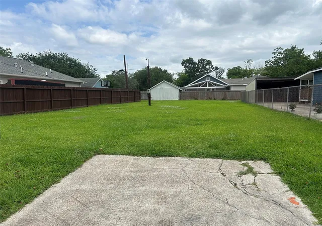 Photo 2 of Land for sale at 1400 Oak St, Baytown, TX 77520 | MLS# 21726848 | Listing updated on 2026-05-12
