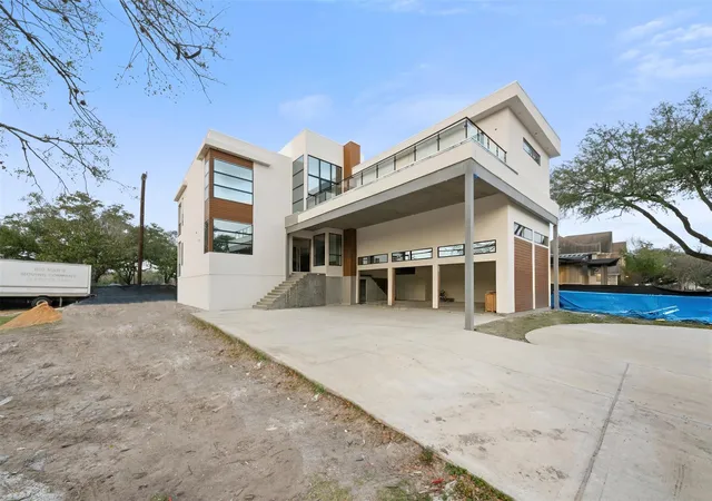 2nd image of 5030 Braesheather Dr, Houston, TX 77096 | MLS# 2844560