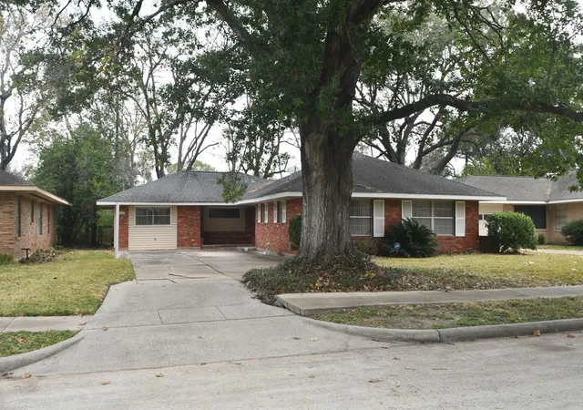 Photo 2 of Sale Pending at 4054 Cheena Dr, Houston, TX 77025 | MLS# 57329542 | Listing updated on 2026-09-02