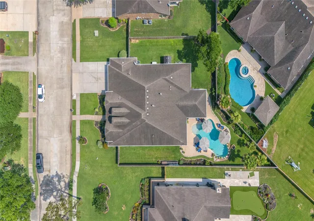 5th image of 403 Old Orchard Wy, Dickinson, TX 77539 | MLS# 23817495