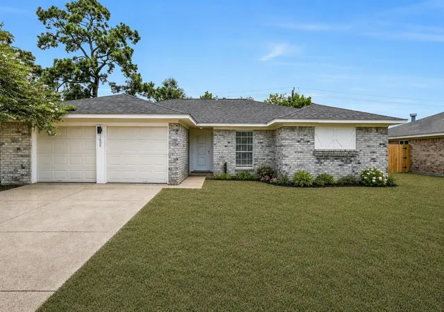 Photo 2 of Single family home for sale at 1600 Broken Arrow St, Baytown, TX 77521 | MLS# 92365559 | Listing updated on 2026-09-28