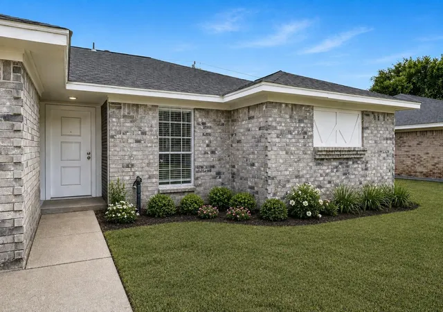 Photo 3 of Single family home for sale at 1600 Broken Arrow St, Baytown, TX 77521 | MLS# 92365559 | Listing updated on 2026-09-28