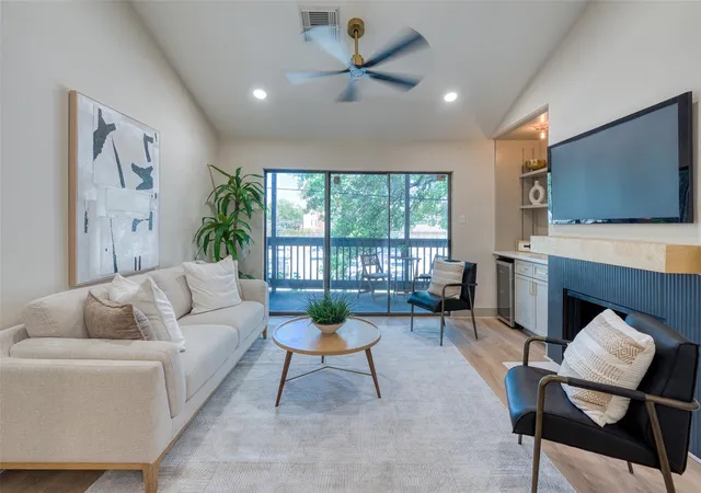 5th image of 2829 Timmons Ln, Houston, TX 77027