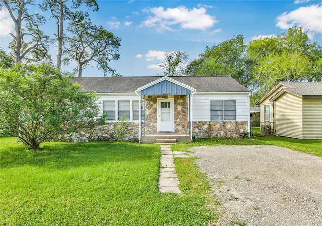 Homes for sale in La Marque, TX | 2807 Fannin St, La Marque, TX 77568 | MLS# 41504885