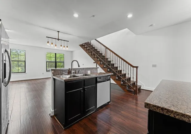 3rd image of 1602 Elgin St #10, Houston, TX 77004 | MLS# 52435505
