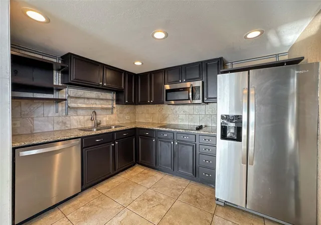 Photo 3 of Condo for sale at 2016 Main St #1502, Houston, TX 77002 | MLS# 86415458 | Listing updated on 2026-09-15