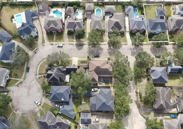 4th image of 5425 Loch Lomond Dr, Houston, TX 77096 | MLS# 25365461