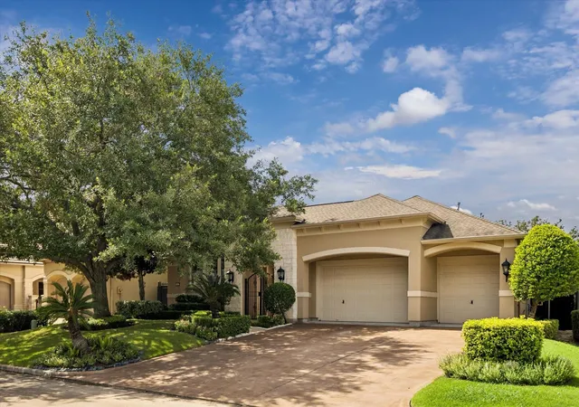 3rd image of 11927 Legend Manor Dr, Houston, TX 77082 | MLS# 21449480