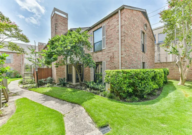 Photo 3 of Condo for sale at 1201 Mcduffie St #205, Houston, TX 77019 | MLS# 78928140 | Listing updated on 2026-09-07