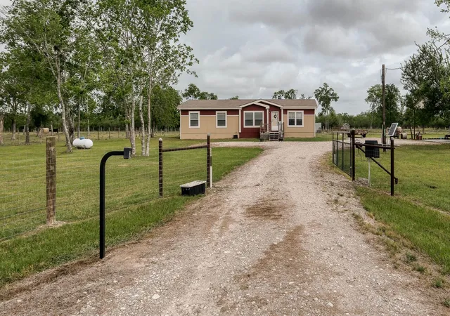 3rd image of 38670 Sadler Rd, Pattison, TX 77423 | MLS# 68045225