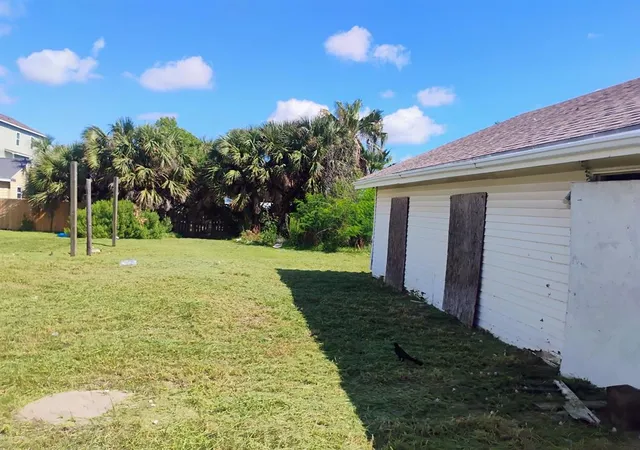 Photo 3 of Land for sale at 5928 Avenue T 1/2, Galveston, TX 77551 | MLS# 92144568 | Listing updated on 2026-09-16