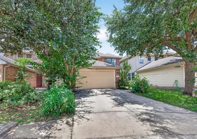 Photo 3 of Sale Pending at 14744 Branchwest Dr, Houston, TX 77082 | MLS# 92436812 | Listing updated on 2026-09-18