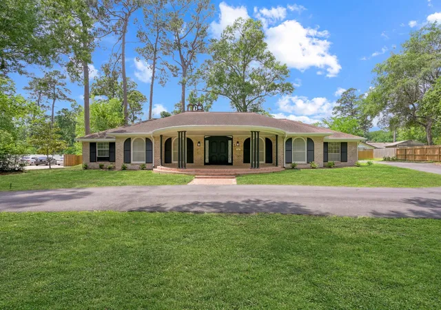 Photo 1 of Single family home for sale at 3 Briarwood Dr, Conroe, TX 77301 | MLS# 24096959 | Listing updated on 2026-08-29