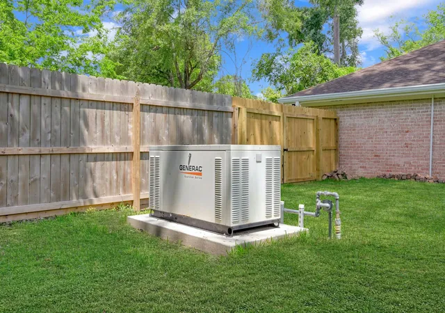 Photo 4 of Single family home for sale at 3 Briarwood Dr, Conroe, TX 77301 | MLS# 24096959 | Listing updated on 2026-08-29