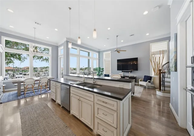 4th image of 2174 Marina Wy, Kemah, TX 77565 | MLS# 30422179