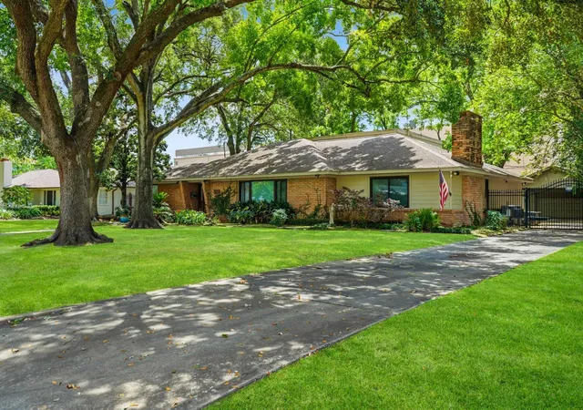 2nd image of 5117 Valerie St, Bellaire, TX 77401 | MLS# 13297458