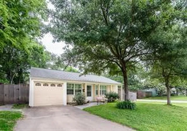 1st image of 902 W 42nd St, Houston, TX 77018 | MLS# 7928464