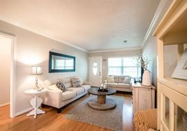 2nd image of 902 W 42nd St, Houston, TX 77018 | MLS# 7928464