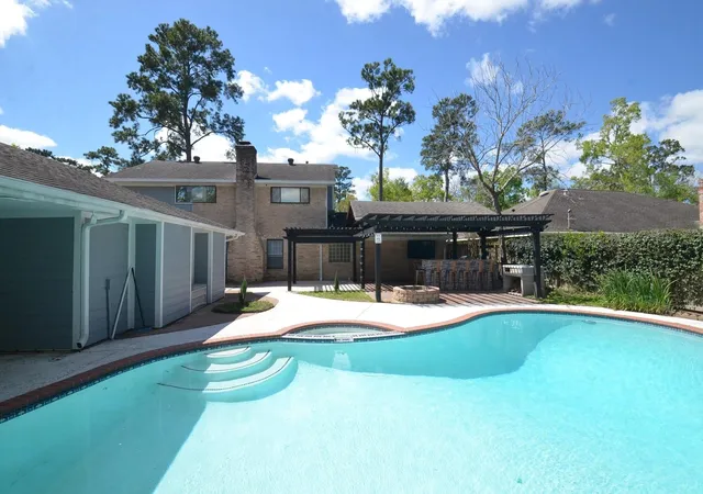 1st image of 2711 Williamsburg Dr, Dickinson, TX 77539 | MLS# 13103344