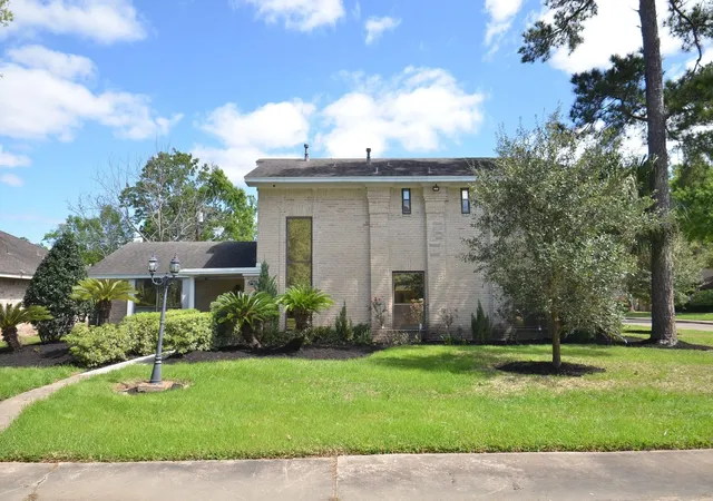 2nd image of 2711 Williamsburg Dr, Dickinson, TX 77539 | MLS# 13103344