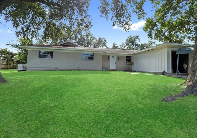 4th image of 211 Rue Orleans St, Baytown, TX 77520 | MLS# 56805355