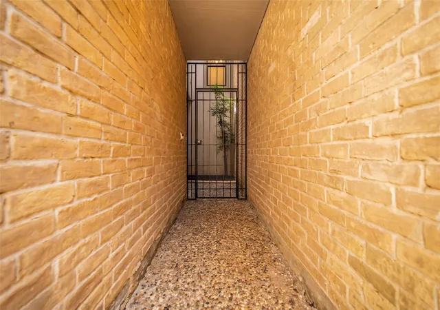 5th image of 880 Tully Rd #14, Houston, TX 77079 | MLS# 91061418