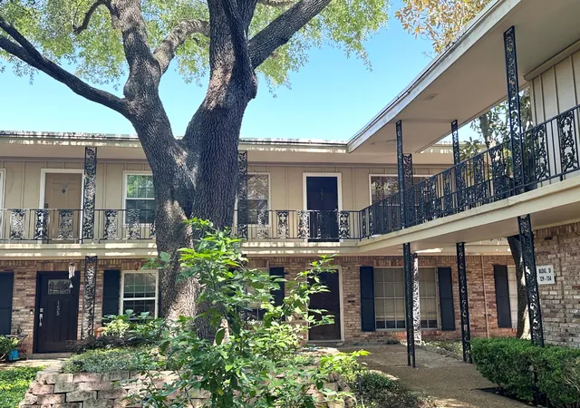 2nd image of 3224 Timmons Ln, Houston, TX 77027