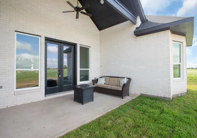 Photo 4 of Single family home for sale at 281 Brahman Trl, Angleton, TX 77515 | MLS# 23408015 | Listing updated on 2026-07-25