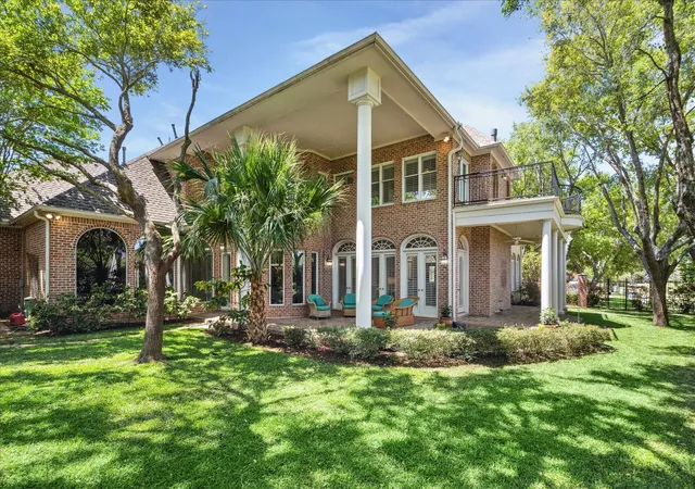 Photo 2 of Single family home for sale at 38 Scotsmoor Ct, Sugar Land, TX 77479 | MLS# 45473237 | Listing updated on 2026-10-04