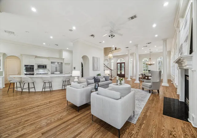 Photo 3 of Single family home for sale at 38 Scotsmoor Ct, Sugar Land, TX 77479 | MLS# 45473237 | Listing updated on 2026-10-04