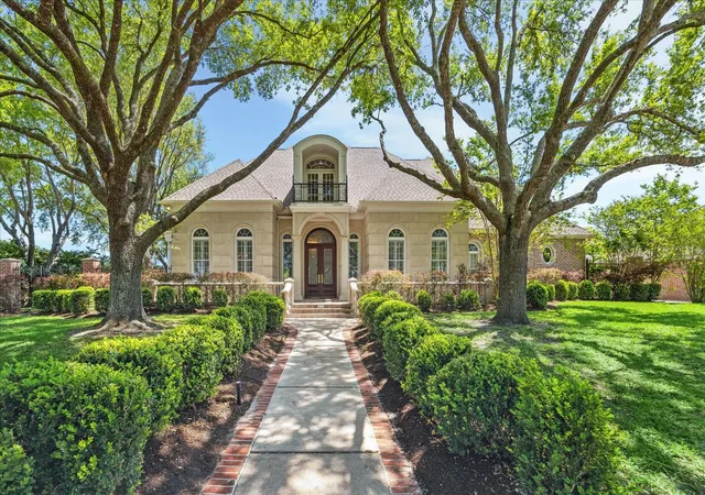 Photo 3 of Single family home for sale at 38 Scotsmoor Ct, Sugar Land, TX 77479 | MLS# 45473237 | Listing updated on 2026-10-04