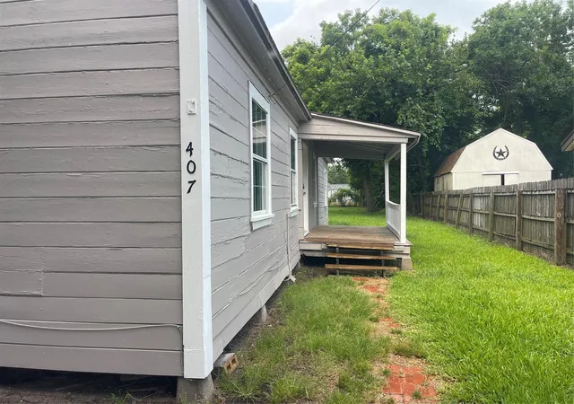 Photo 3 of Single family home for sale at 407 N Magnolia St, Highlands, TX 77562 | MLS# 34706813 | Listing updated on 2026-07-17