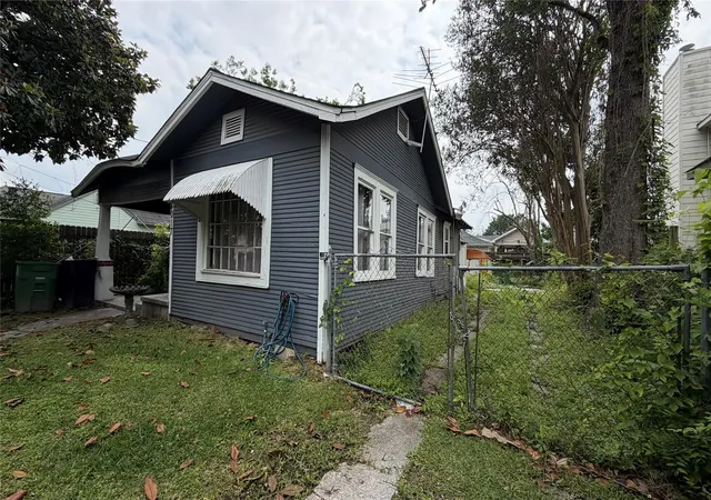image of 4017 Baden St, Houston, TX 77009 | MLS# 19807905