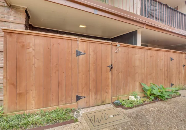 Photo 2 of Condo for sale at 3401 Timmons Ln #27, Houston, TX 77027 | MLS# 43244962 | Listing updated on 2026-09-05