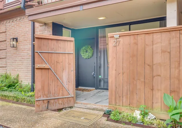 Photo 3 of Condo for sale at 3401 Timmons Ln #27, Houston, TX 77027 | MLS# 43244962 | Listing updated on 2026-09-05