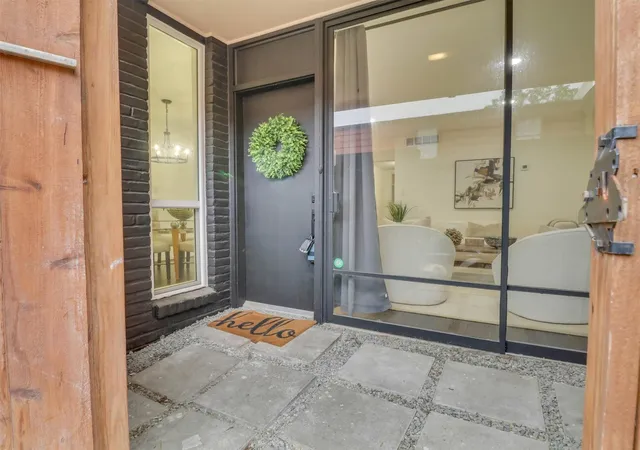 Listing Photo 4 - Condo for sale in building located at 3401 Timmons Ln, Houston, TX 77027 - Unit #27