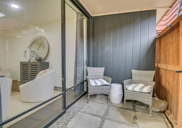 Listing Photo 5 - Condo for sale in building located at 3401 Timmons Ln, Houston, TX 77027 - Unit #27