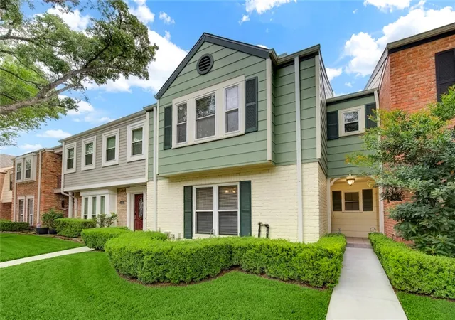 Photo 3 of Townhouse for sale at 1206 Country Pl Dr, Houston, TX 77079 | MLS# 25798318 | Listing updated on 2026-09-22