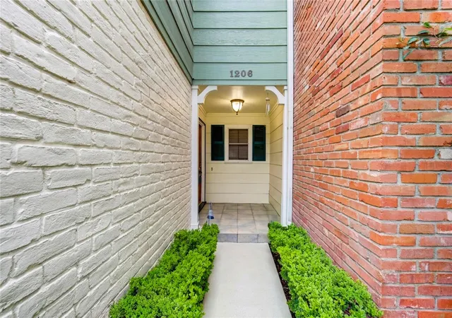 Photo 3 of Townhouse for sale at 1206 Country Pl Dr, Houston, TX 77079 | MLS# 25798318 | Listing updated on 2026-09-22
