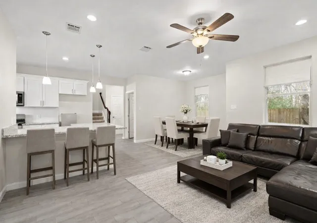 3rd image of 4943 Leamathew St, Houston, TX 77045 | MLS# 79149670